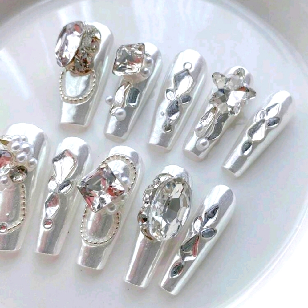 Handmade Chrome Rhinestone nail - Picture 3 of 4